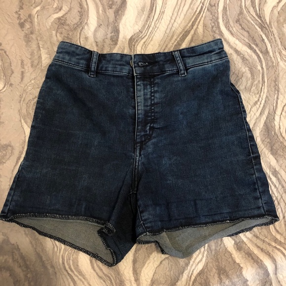 H&M shorts 🌵 - Picture 1 of 3